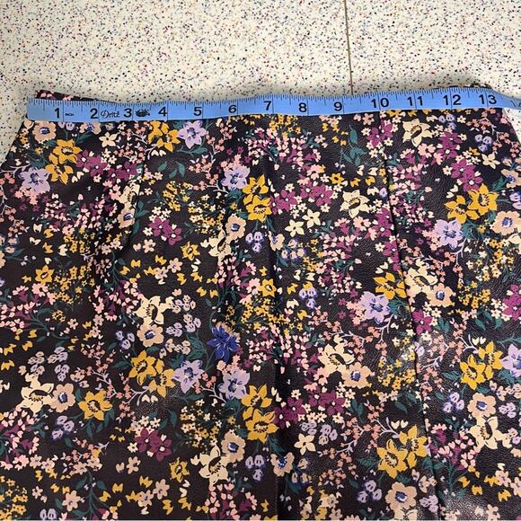 NWT Maeve Anthropologie Faux Leather Micro Mini Side Slit Floral Women’s Size 2 - Picture 7 of 8